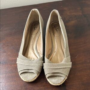 Life Stride Tan Espadrille Peep-Toe Flats Sz 9